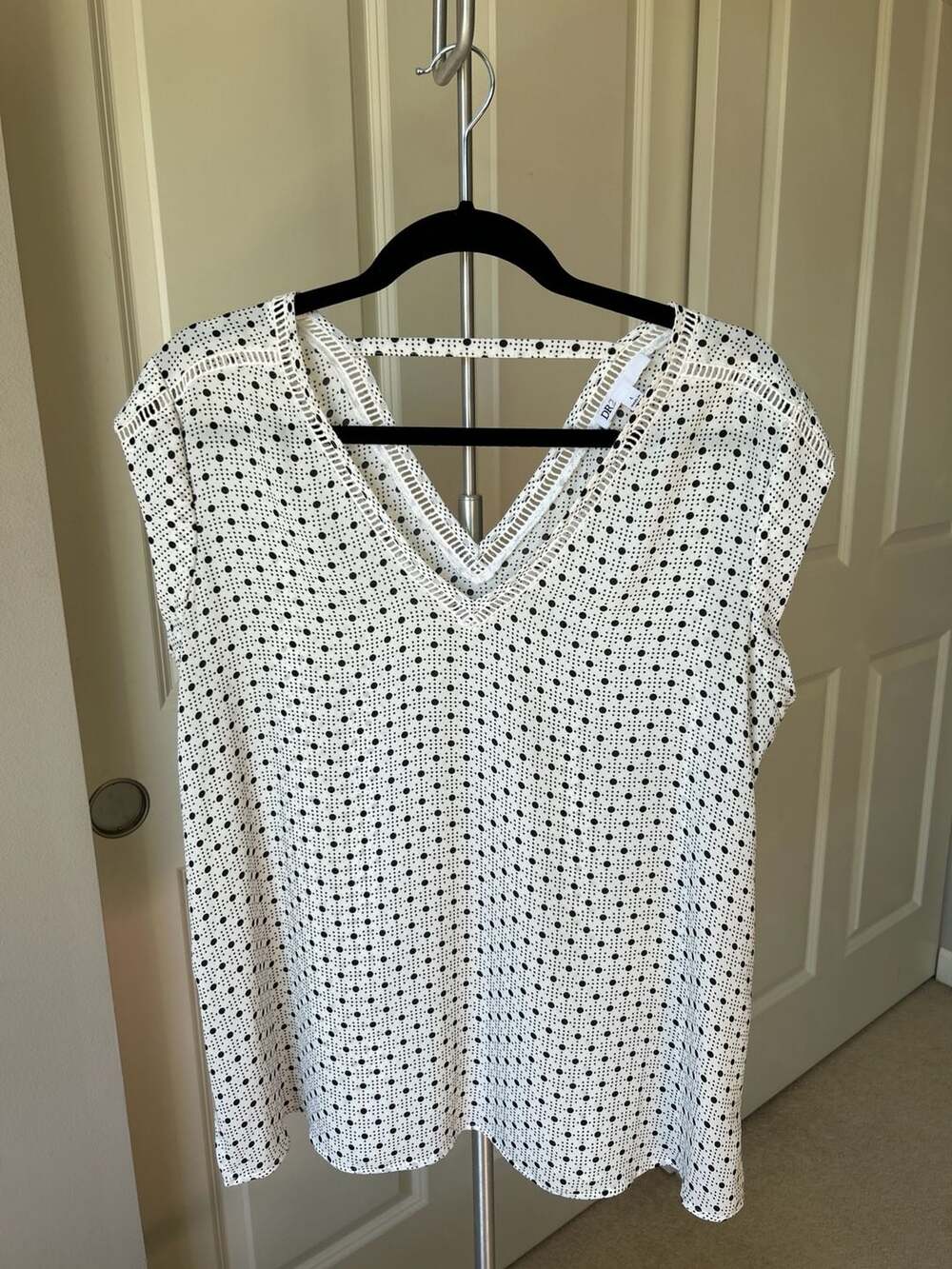 DR2 Polka Dot V-Neck Sleeveless Blouse with Ladder Lace Trim Size L